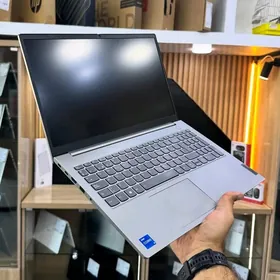 ThinkBook / i7-13 / 16 GB RAM
