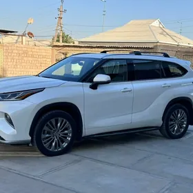 Toyota Highlander 2021