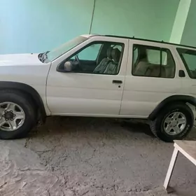 Nissan Pathfinder 1996