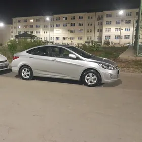 Hyundai Accent 2013