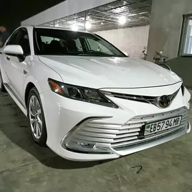 Toyota Camry 2021