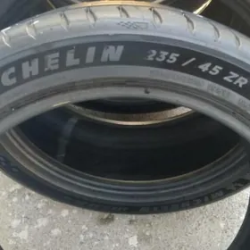 Michelin 235 45 18