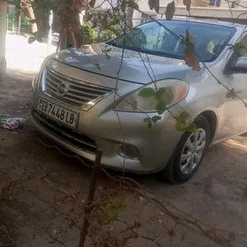 Nissan Versa 2012