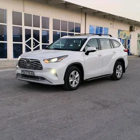 Toyota Highlander 2021