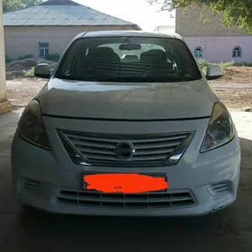 Nissan Versa 2012