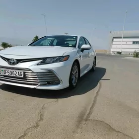 Toyota Camry 2021