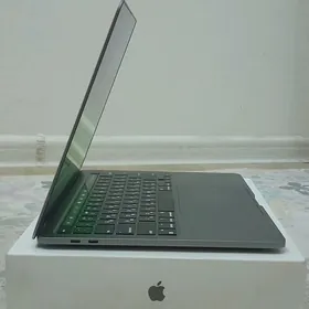 MacBook pro 13-inch M2