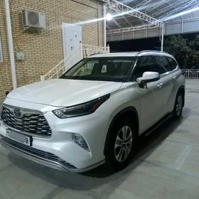 Toyota Highlander 2021
