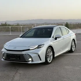 Toyota Camry 2025