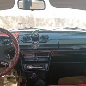 Lada 2103 2000