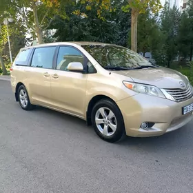 Toyota Sienna 2011