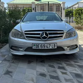 Mercedes-Benz C300 2011