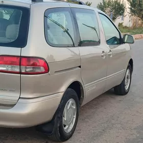 Toyota Sienna 2002