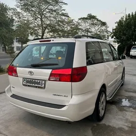 Toyota Sienna 2004