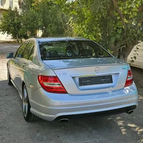 Mercedes-Benz C300 2011
