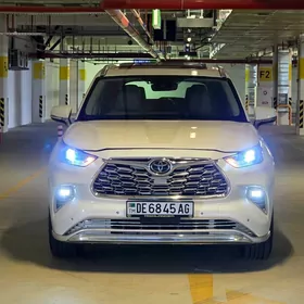 Toyota Highlander 2021