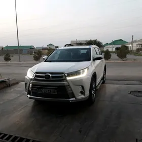 Toyota Highlander 2019