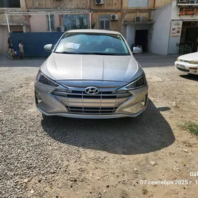 Hyundai Elantra 2020