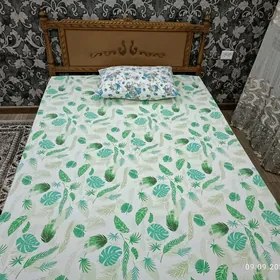 Кровать