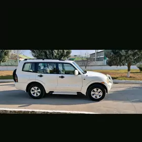 Mitsubishi Pajero 2001