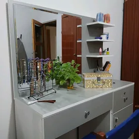 Стол для парикмахерской