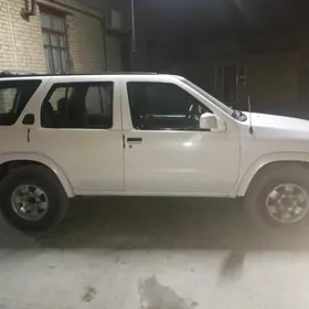 Nissan Pathfinder 1998