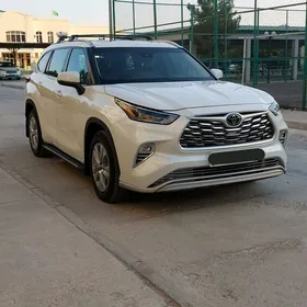 Toyota Highlander 2021