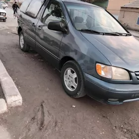 Toyota Sienna 2001