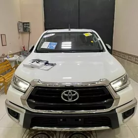 Toyota Hilux 2024