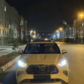 Toyota Highlander 2021
