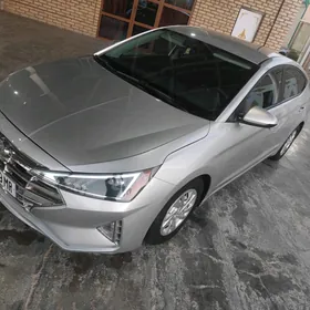 Hyundai Elantra 2019