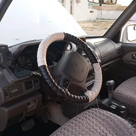 Mitsubishi Montero 1996