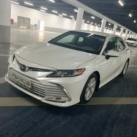 Toyota Camry 2021