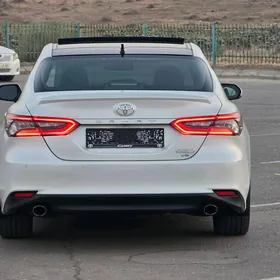 Toyota Camry 2018