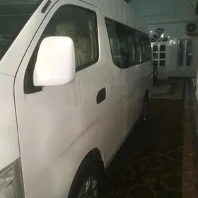 Nissan Urvan 2015