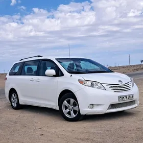 Sienna Hyzmaty (Taxi)