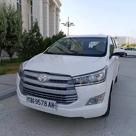 Toyota Innova 2021