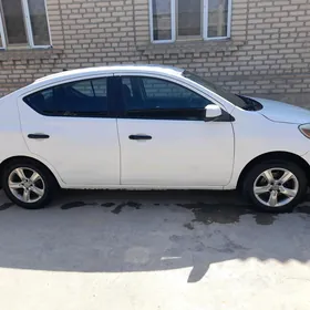 Nissan Versa 2013