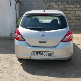 Nissan Tiida 2011