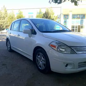Nissan Versa 2010