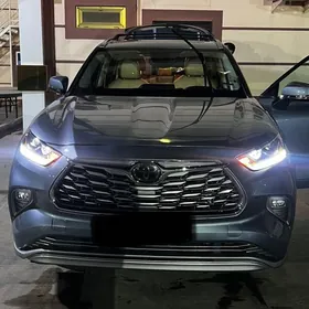 Toyota Highlander 2021