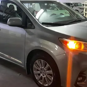 Toyota Sienna 2016