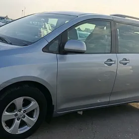 Toyota Sienna 2011