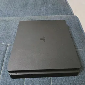 PLAYSTATION 4 SLIM