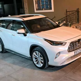 Toyota Highlander 2021