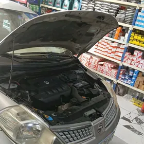 Nissan Tiida 2010