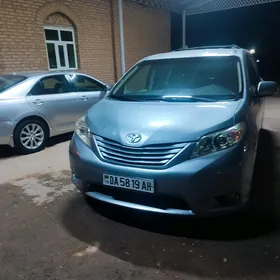 Toyota Sienna 2010