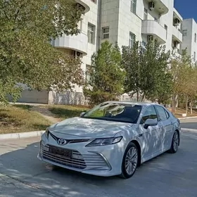 Toyota Camry 2021