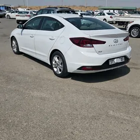 Hyundai Elantra 2019