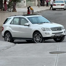 Mercedes-Benz ML350 2008